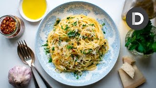 Spaghetti Aglio E Olio 5 Ingredient Pasta Recipe [upl. by Dott]